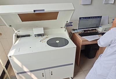 全自動微量元素分析儀 分析人體微量元素的全自動微量元素分析儀在河北臨城先中心衛生院安裝